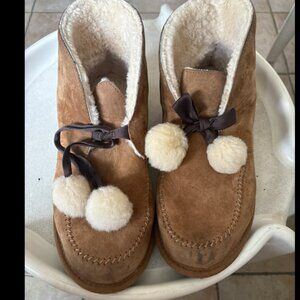 UGG Kallen Pom pom slippers size 10